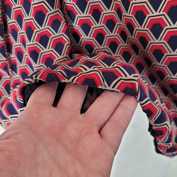 Trina Turk 100% silk blue geometric print elastic bubble hem blouse office retro - Picture 4 of 10
